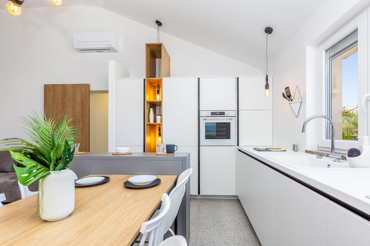 Apartment Laurus Salatić Exteriér fotografie
