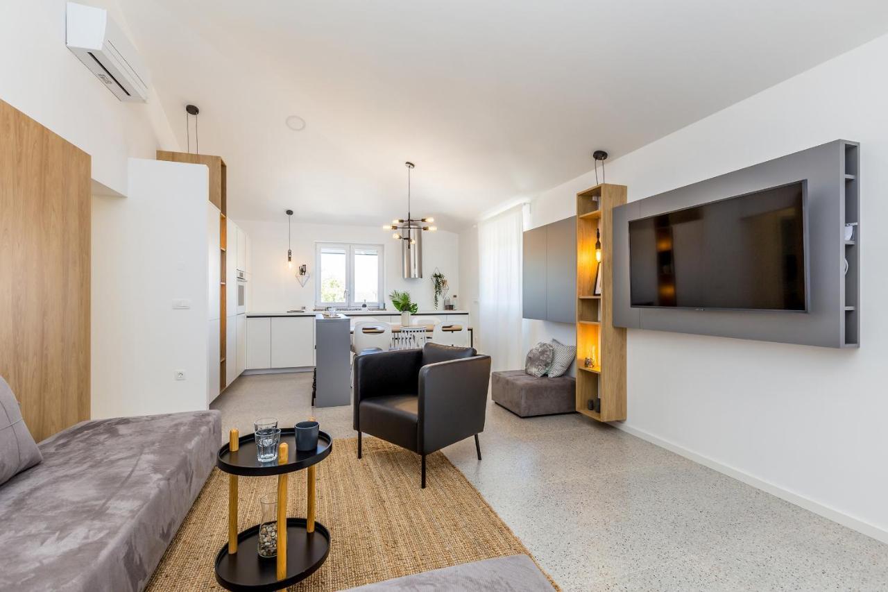 Apartment Laurus Salatić Exteriér fotografie